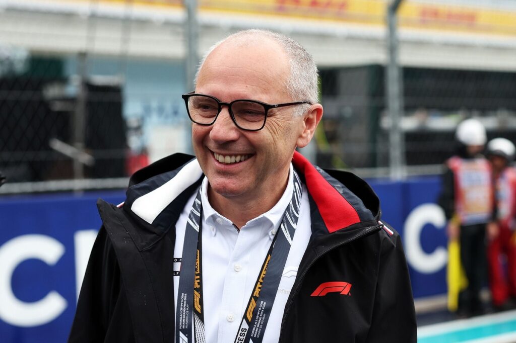 masa depan f1 - ilustrasi berita Domenicali Tegaskan Arah Masa Depan F1: Sprint, Durasi Balapan, dan Audiens Muda
